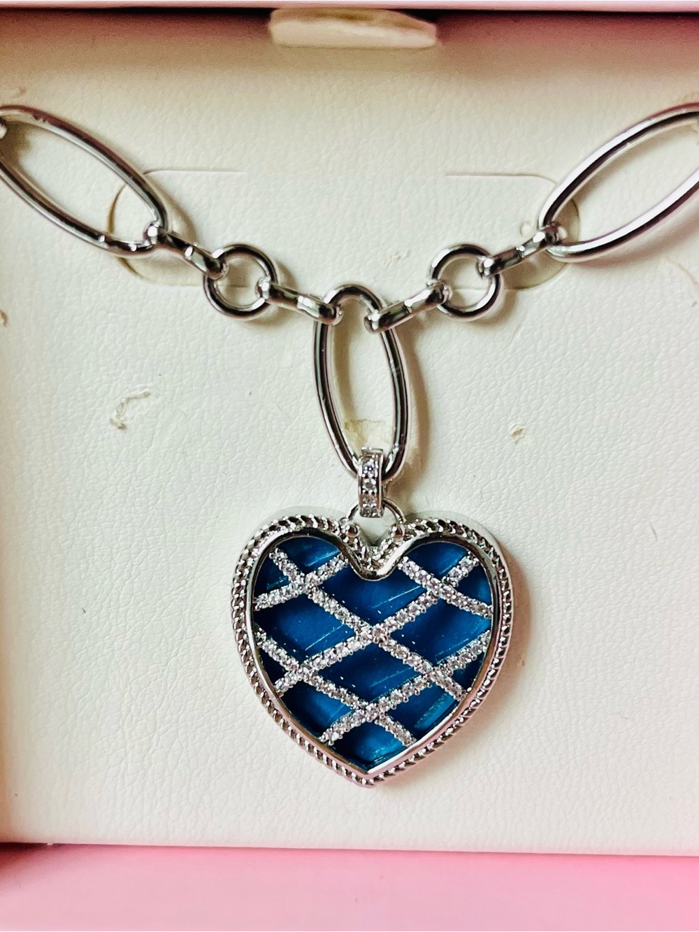 Bomb Party Retro Bella Amore RBP2839 Heart’s Embrace Necklace HTF